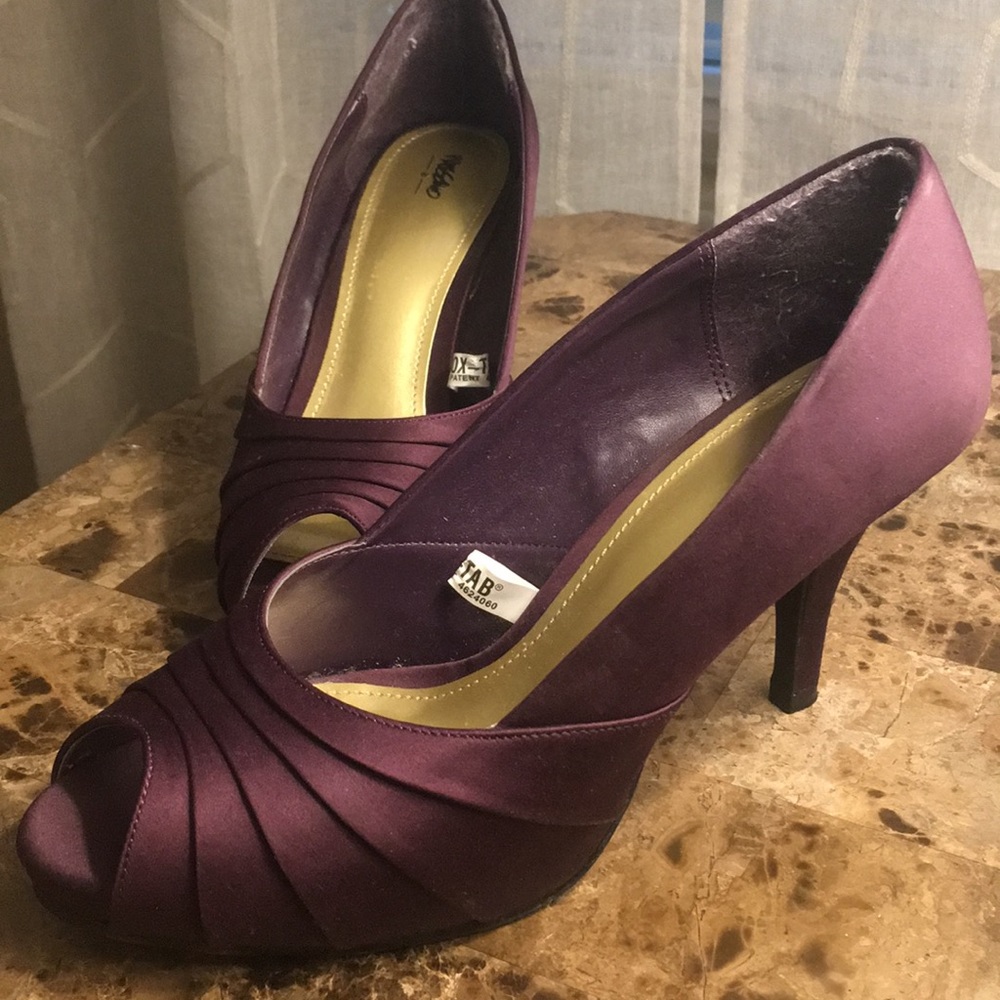 Mossiano purple peep toe pumps